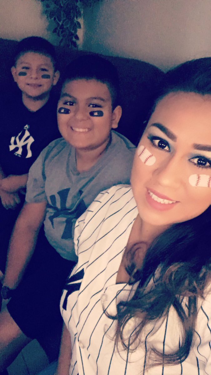 BambinaCastillo's tweet photo. @EJerezESPN @GuillermoCelis Saludos de parte de la FamiliaCastillo @EJerezESPN  apoyando a los @Yankees desde Coachella California @ESPNDeportes https://t.co/rorhC0VGQG