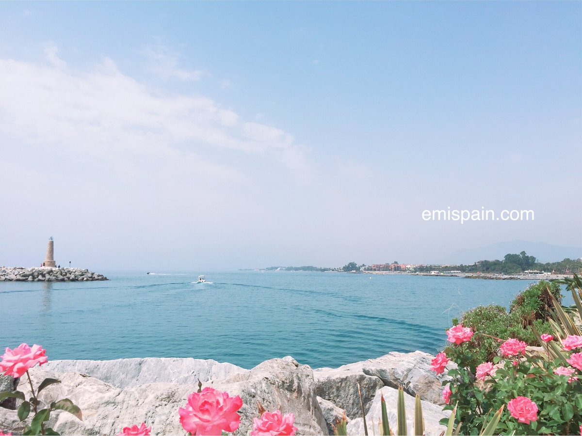 Emi Andalucia アンダルシア街歩き 久しぶりの プエルトバヌス も いつもより人が少ない 半端じゃないお金持ちが集まるヨーロッパ有数の高級リゾート地は マスクしてない人がいっぱいで驚く そして 懐かしいこの湿気 32 の海沿いよりも42 の