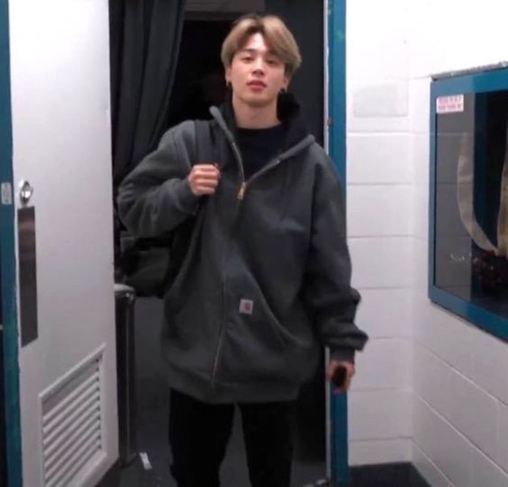 Jimin wearing oversized clothes— a long, but very much needed thread.