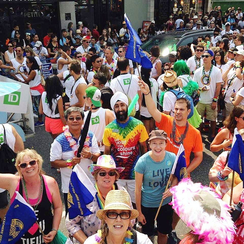 Pandher4Burnaby's tweet photo. Let your true colours shine... Happy #pride2020π³οΈβπ (photo: Burnaby School Trustees, Teachers, Staff, Students & Parents at Vancouver Pride 2015) @burnabyschools @BurnabyTeachers #VanPride #VanVirtualPride https://t.co/k2I8fgnB7E