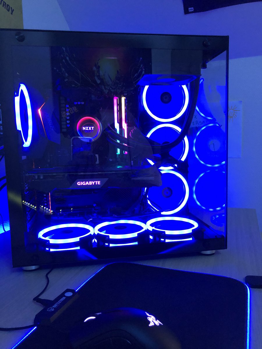 _XERAS_'s tweet photo. MERCI @TopAchat pour ce PC arrivé en 4 jours 😁🤩🥳 https://t.co/BBhT90nQRm