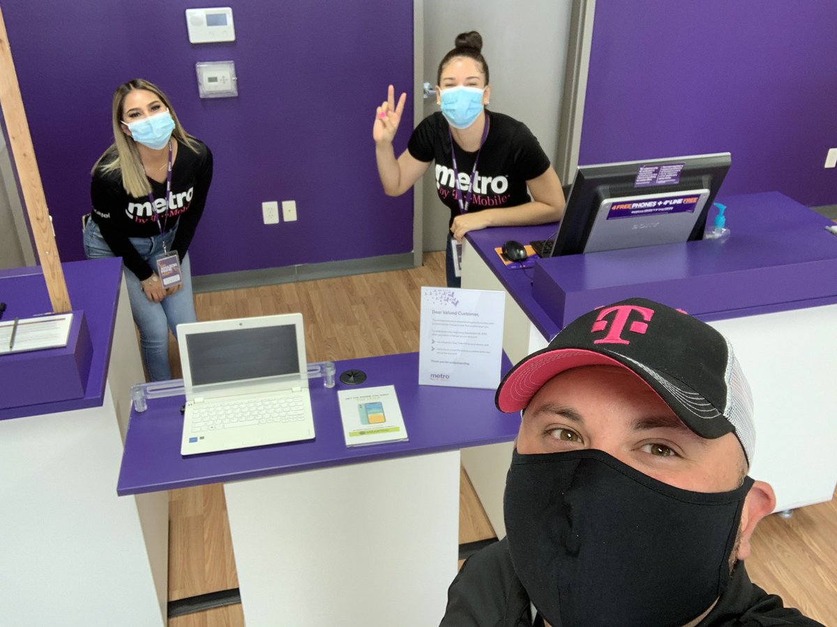 bobbyjsandersjr's tweet photo. Amarillo, TX Metro by T-Mobile is pumped about T-Mobile’s Day 1!! #WeAreTMobile 
#SouthNeverSettles
#TexasDNA
#TexasNorthwestPride @cjgreentx @erinkorski @JonFreier @TracyNolan_ @MetroLou2 https://t.co/yfwjVOUNTu