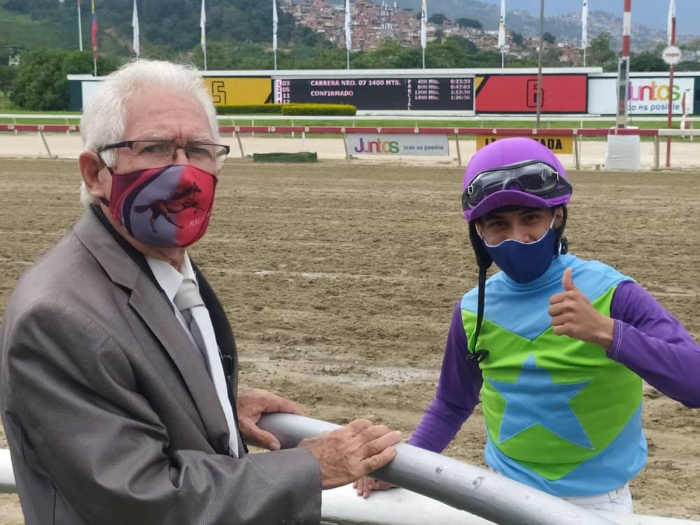 OficialINH's tweet photo. #Hipismo 📸| Concluida la 7º carrera y 1era válida, en tremendo final gana la Nº 3 "Cumanacoa Star" con Kelvin Aray al mando y entrenada por Hali García.

➡️ https://t.co/bhuptuwZGB ⬅️ https://t.co/JBwfwRrsZA