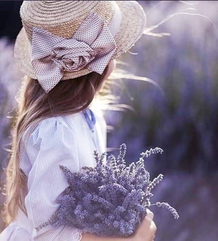 roo7alsaraya's tweet photo. @reem_50050 جليلة هي حروفك المخملية ✍️
ممتنة للك بحظورك العطر #Reeeem🌸
الذي يكتظ بالكثييييير من الجمال 🌸 https://t.co/URNIYqdDB6