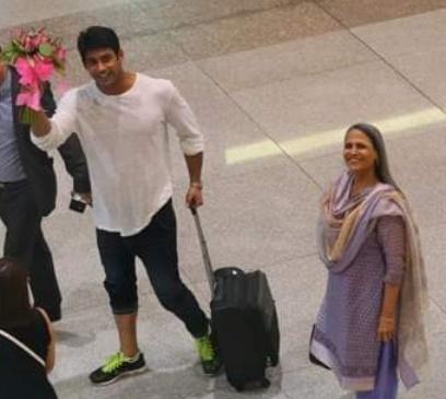 Friend list is so long....But meet the bestest friend of Sidharth shukla!Rita Aunty!!!His love.... His world. @sidharth_shukla