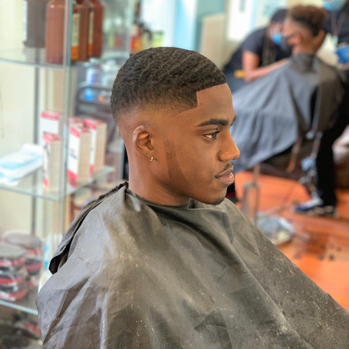 danielshokeye's tweet image. I taught myself how to cut hair at the age of 15, I was demotivated until I got into uni, met friends that pushed me towards it, since then it’s become a passion that I am proud of. I have created this brand through dedication &amp;amp; pride, if you could pls retweet and tell a friend🙏🏾
