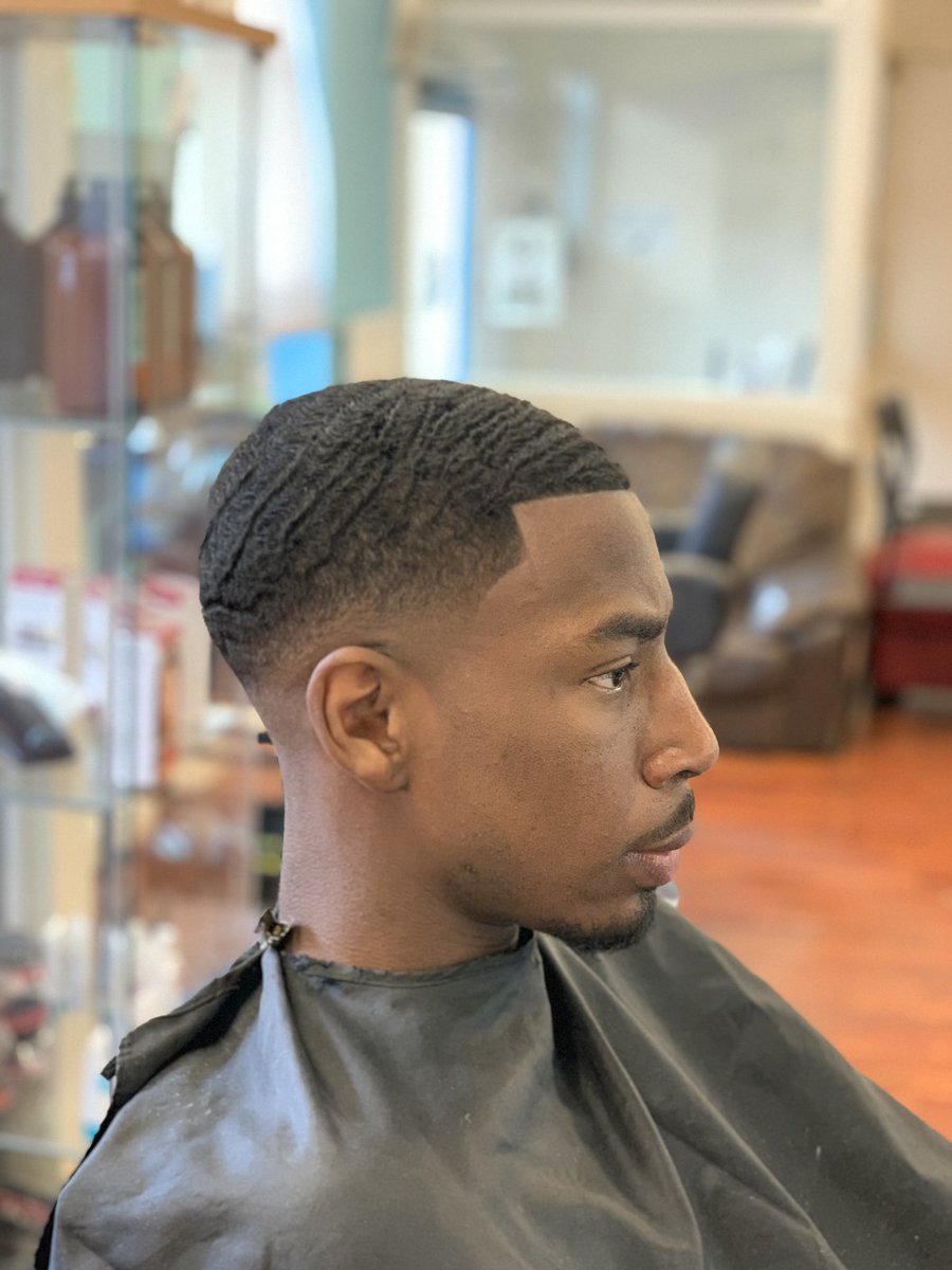 danielshokeye's tweet image. I taught myself how to cut hair at the age of 15, I was demotivated until I got into uni, met friends that pushed me towards it, since then it’s become a passion that I am proud of. I have created this brand through dedication &amp;amp; pride, if you could pls retweet and tell a friend🙏🏾