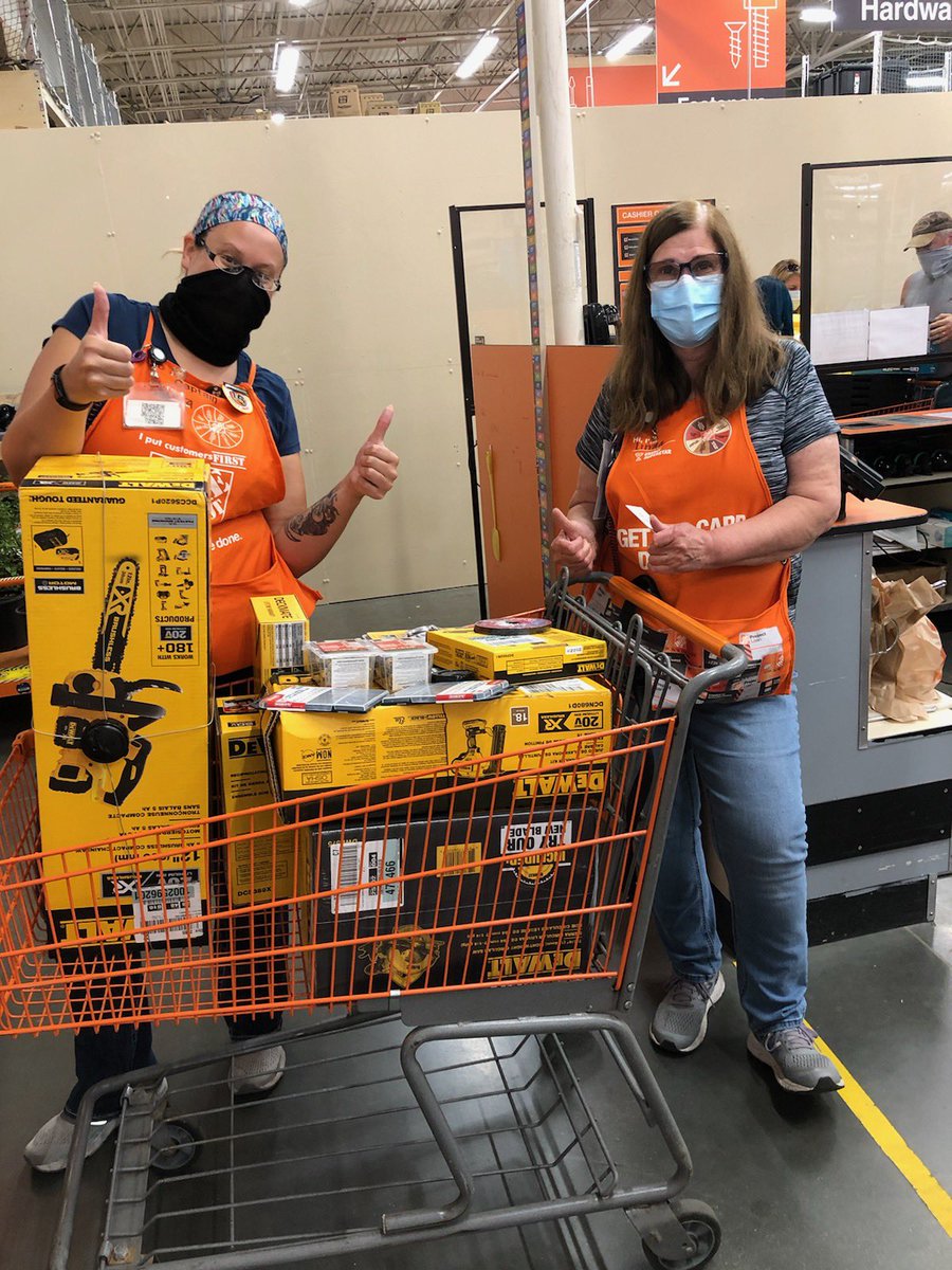 Big thank you to Linda and Shauna at Store 2785 for great customer service and a HUGE $1,500 recovery!! ⁦@Dave_Dawber⁩ ⁦@HouleHeather⁩ ⁦@bobsaniga⁩ ⁦@anbenner926⁩ ⁦@kathyraglin840⁩
