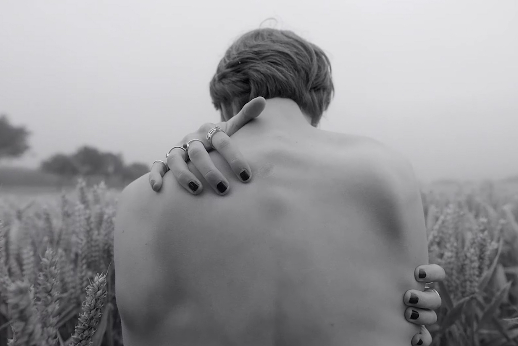 BlackBookMedia_'s tweet photo. New Psychedelic Furs' Single + Video 'Come All Ye Faithful' is Rife w/ Sneering + Metaphors...Naturally
#PsychedelicFurs #ComeAllYeFaithful #postpunk #MadeOfRain
@pfurs @cookingvinyl @HarrisonImogen
https://t.co/znpOM5fyLa https://t.co/IHZEU9wjuh