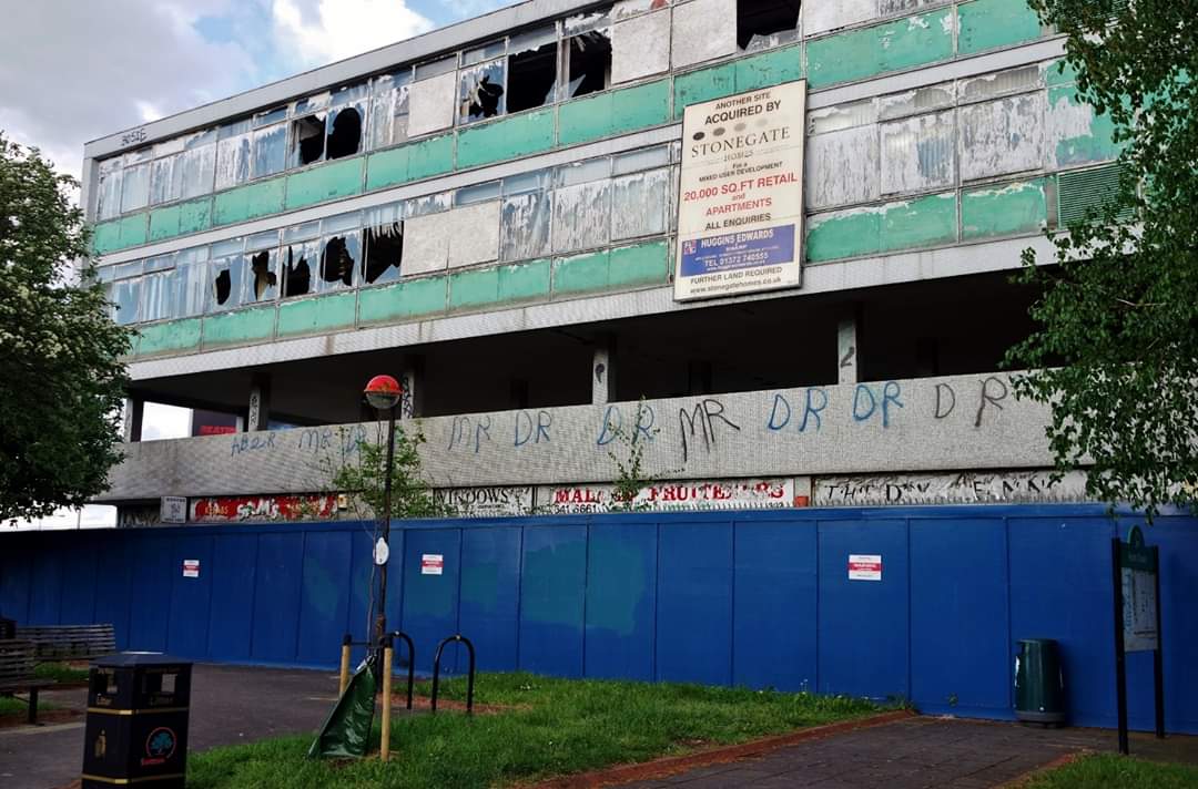 allhalls100's tweet photo. So today you asked about people suffering from mental health. What about the mental health of people living near this building @homegroup?The building you have left to dilapidate for 6 years? In such a dangerous and unsightly condition? @MarkGHenderson @SuttonCouncil @Lutherhelen https://t.co/wSLaYstbKR