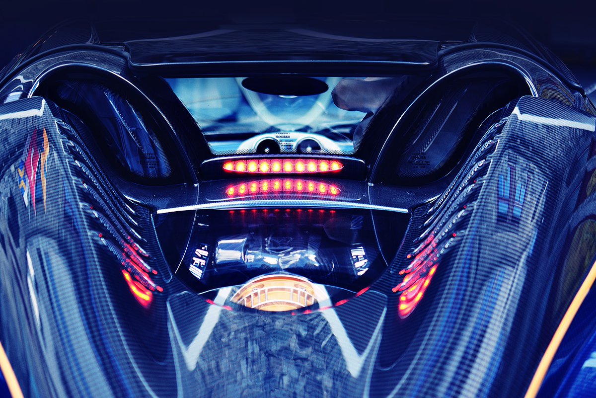 PhotoLienhard's tweet photo. #Pagani Huayra Roadster
Stückzahl 100
„Huayra Tata“ heißt in der Sprache der Quechua „Vater Wind“ und war der Name einer ihrer Gottheiten.

Das Fahrzeug verfügt über einen #Twinturbo-V12-Motor von Daimler, den #AMG speziell für den Pagani Huayra fertigt. https://t.co/VeaCSSJAyA