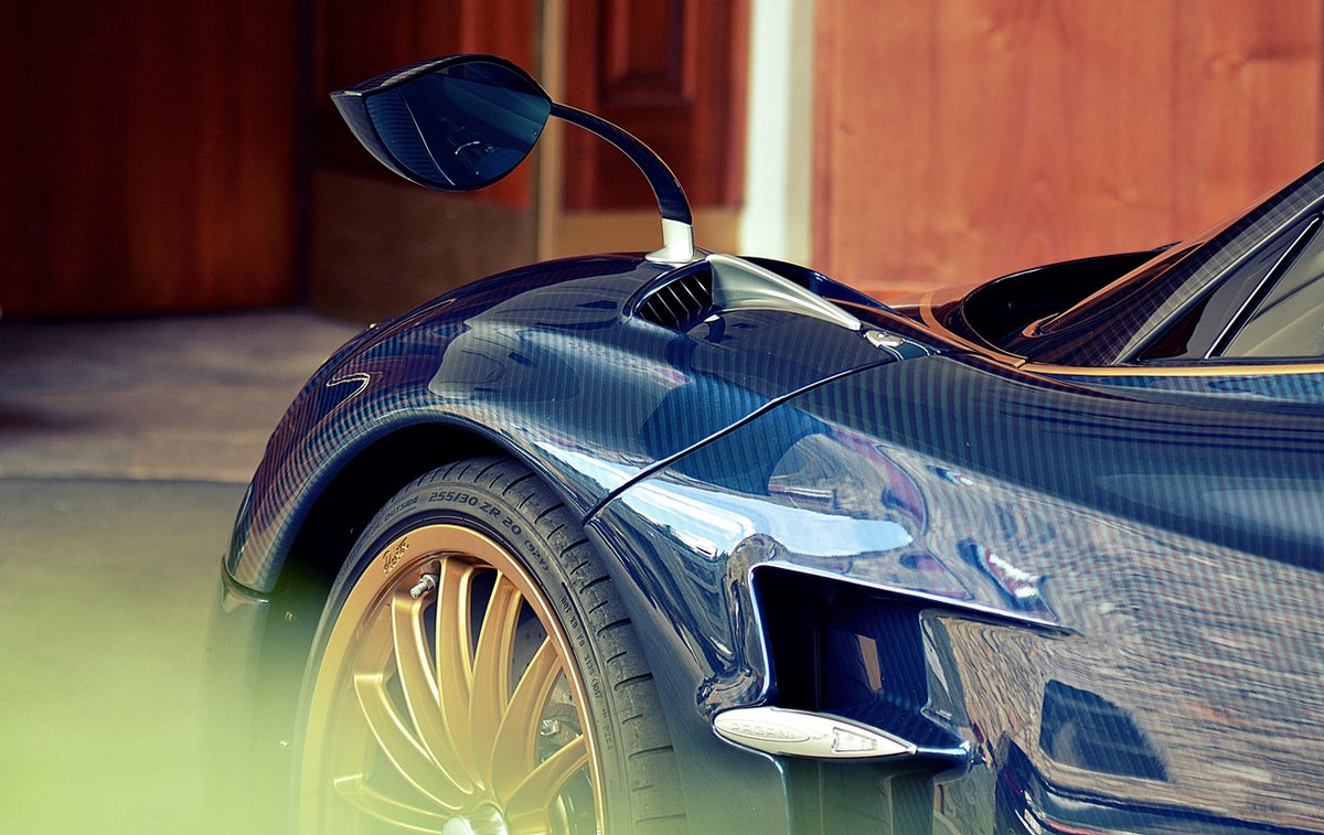PhotoLienhard's tweet photo. #Pagani Huayra Roadster
Stückzahl 100
„Huayra Tata“ heißt in der Sprache der Quechua „Vater Wind“ und war der Name einer ihrer Gottheiten.

Das Fahrzeug verfügt über einen #Twinturbo-V12-Motor von Daimler, den #AMG speziell für den Pagani Huayra fertigt. https://t.co/VeaCSSJAyA