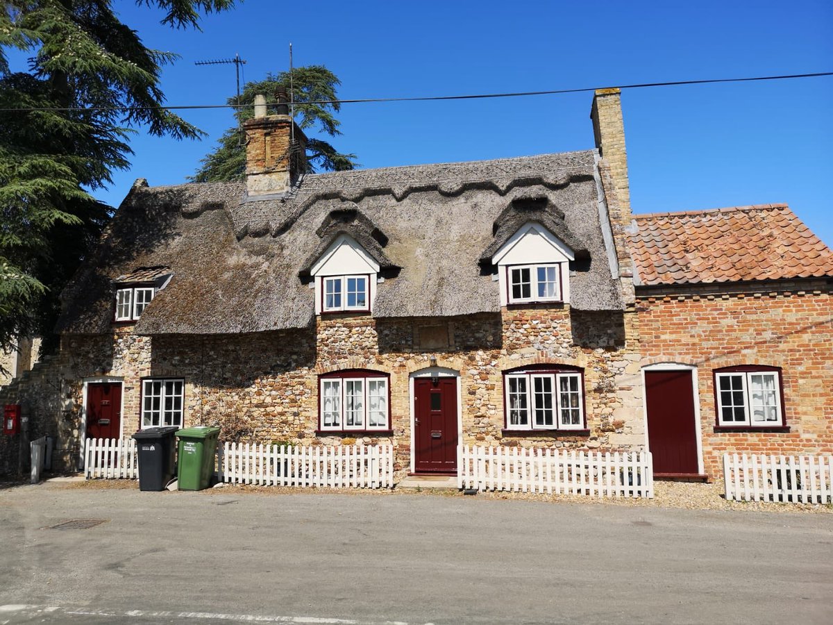 tippleandco's tweet photo. Who’s ready for Monday?! We’ve got lots &amp; lots of externals to start! Let’s hope we have glorious sunshine ☀️ #externaldecorating #externalhomeimprovements #externalhomedesign #painting #decorating #paintinganddecorating #paintlife #painter #decorator #norfolk #westnorfolk https://t.co/Owtdext5Ya