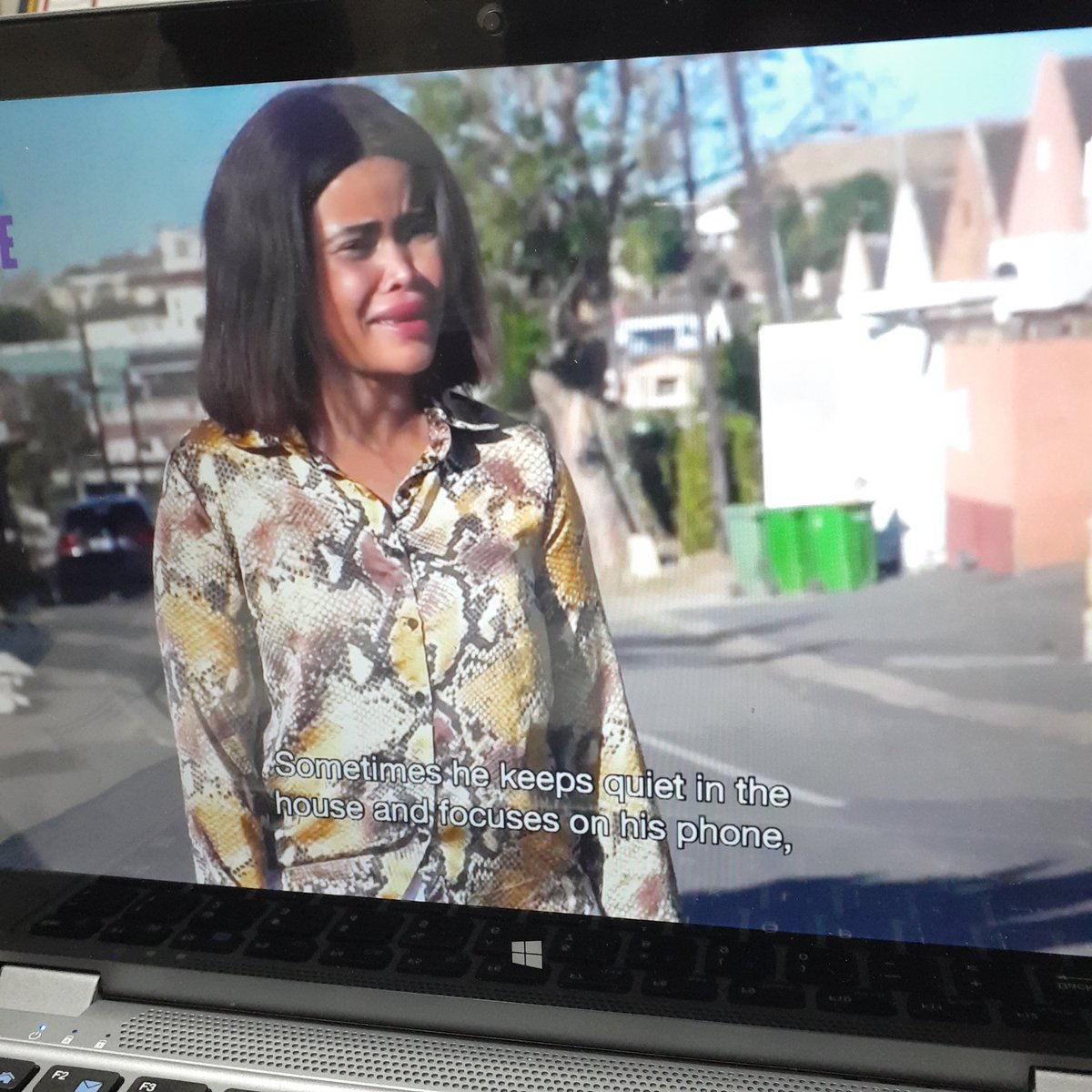 Nya218006368's tweet photo. Let me thull I don't know anything about weaves and fashion  #Uyajola99Sundays https://t.co/ugeYktAPYJ