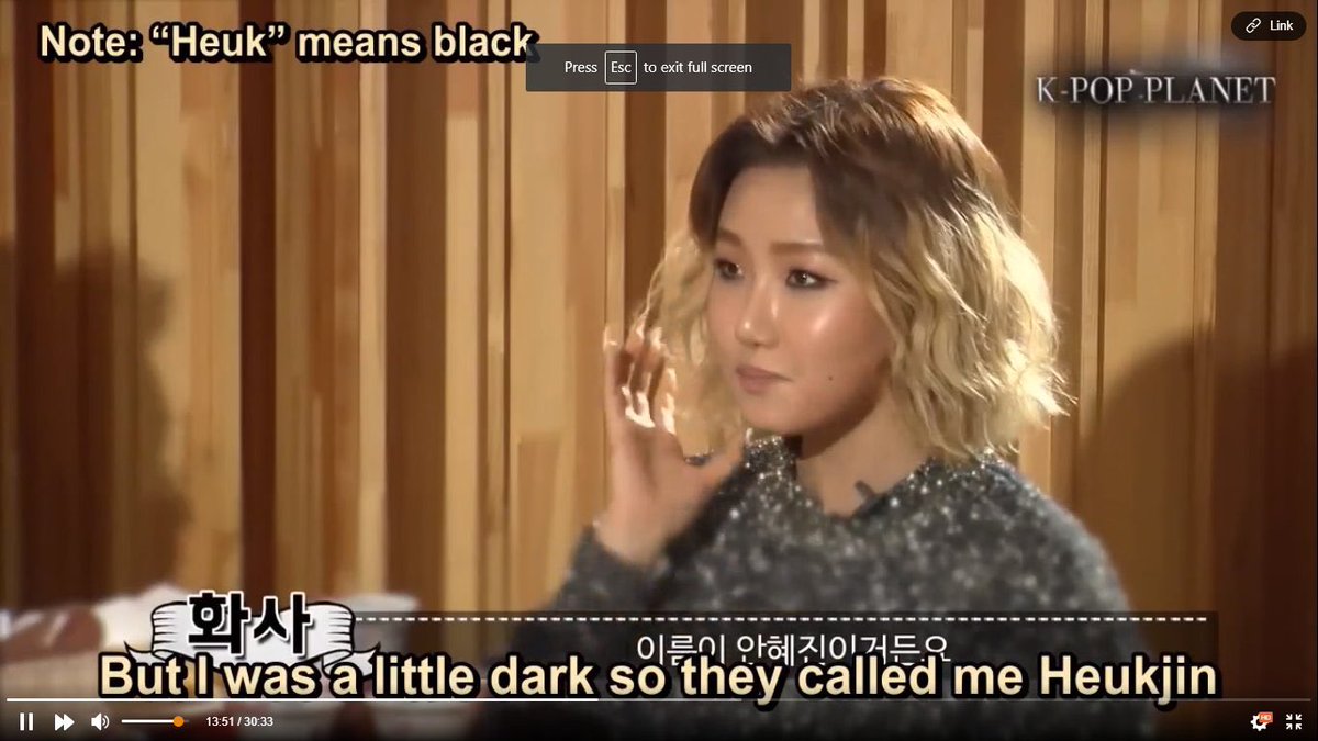 “Hwasa self-tans to look black.”Did she also self-tan as a 3-year-old? She has naturally darker skin and has faced a lot of prejudice and discrimination because of the colourist society she lives in.