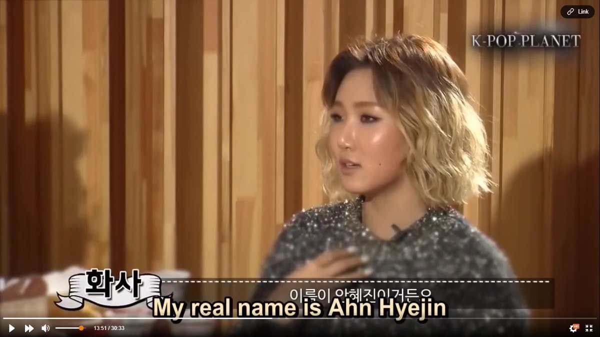 “Hwasa self-tans to look black.”Did she also self-tan as a 3-year-old? She has naturally darker skin and has faced a lot of prejudice and discrimination because of the colourist society she lives in.