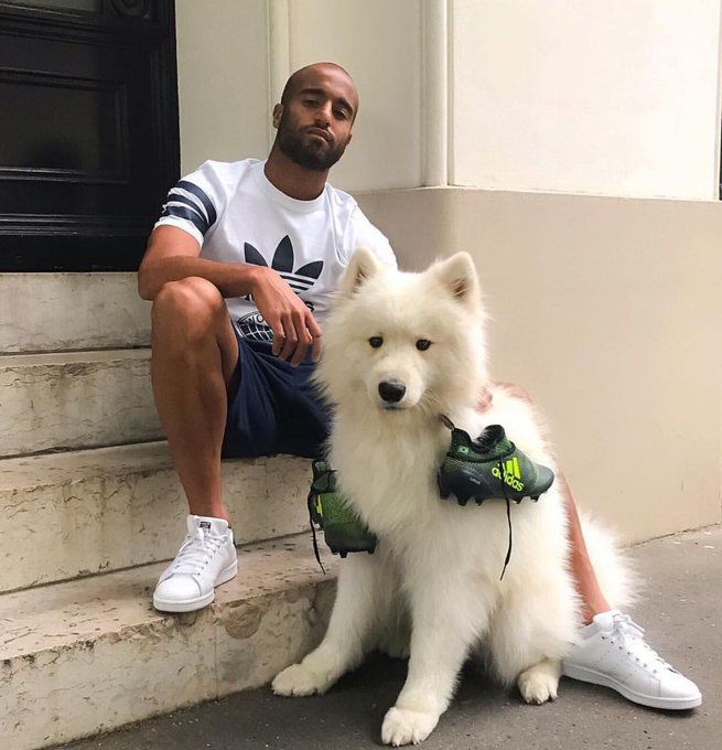 ftbllrswanimals's tweet photo. Lucas Moura seeing if his dog likes new boots https://t.co/rhgBGhro50