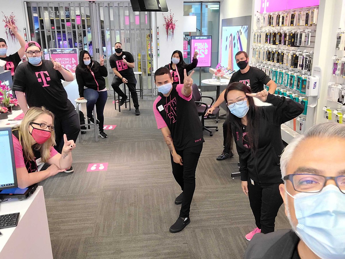 Un_Kerry_Er's tweet photo. Day 1 at HIP Mall in Norridge! @ag9690 @Tashiops @asadirfan @JonFreier https://t.co/lv8L3yF1Bv