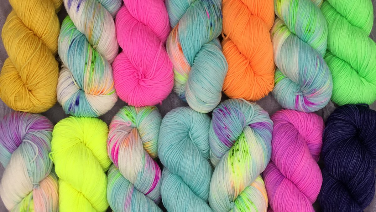 _lolodidit's tweet photo. Coupon code HAPPEE for Harry Potter inspired items 10% off! Can't be applied retroactively or with another coupon. Expires 8/2. Pictured: Honeydukes paired with coordinating skeins #lolodidit #yarn #indieyarn #knit #knitting #crochet #harrypotter #hpyarn #hpinspired #honeydukes https://t.co/TzQSXZwzfb