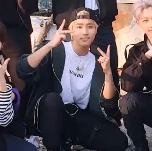 han jisung being an eboy: a short but necessary thread!!