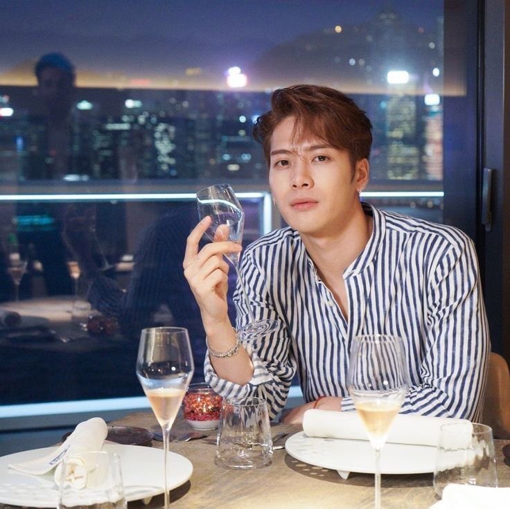 your camera roll if jackson wang was your boyfriend, a thread: