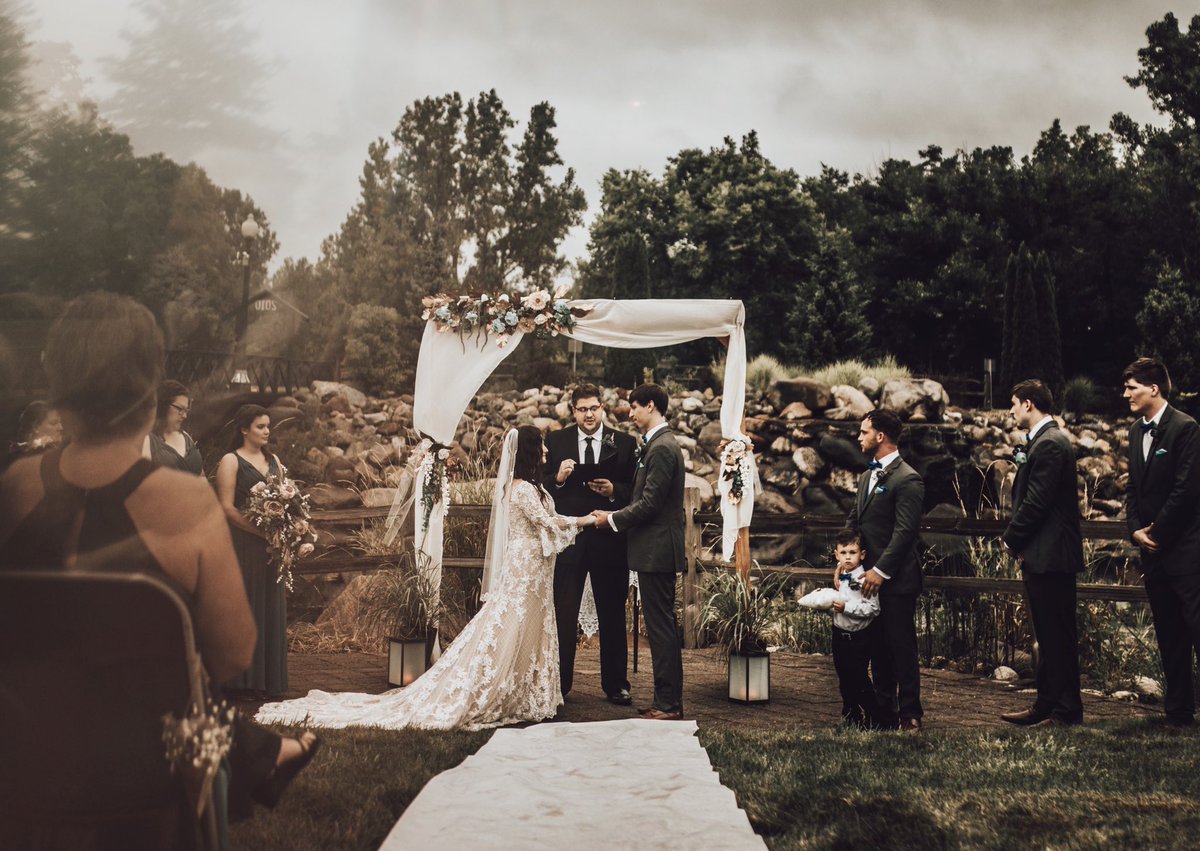 _RavioliQueen_'s tweet photo. yeth i take wedding photos n yeth i love it 

@KnackPhoto https://t.co/0LkPIgLsY4