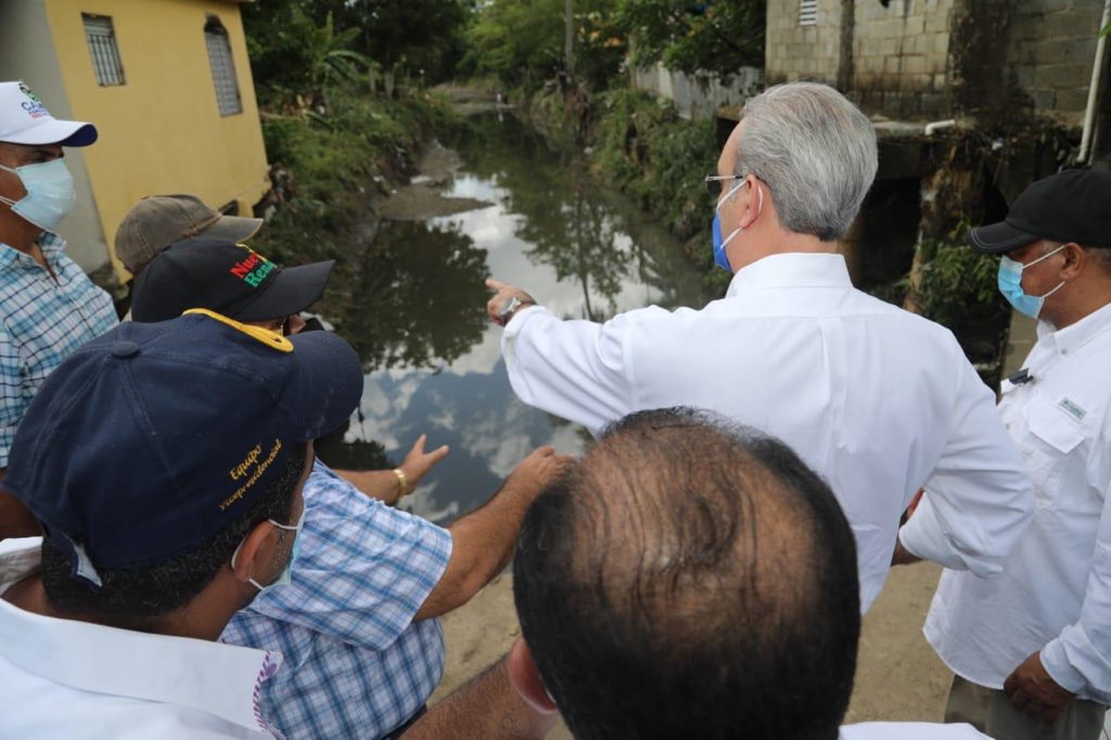 En visita a las comunidades afectadas por el paso de la tormenta Isaías en Hato Mayor. Desde ya, incluimos en el presupuesto complementario los recursos para venir en auxilio de las familias afectadas en esta y otras comunidades vulnerables en este tipo de eventos naturales.