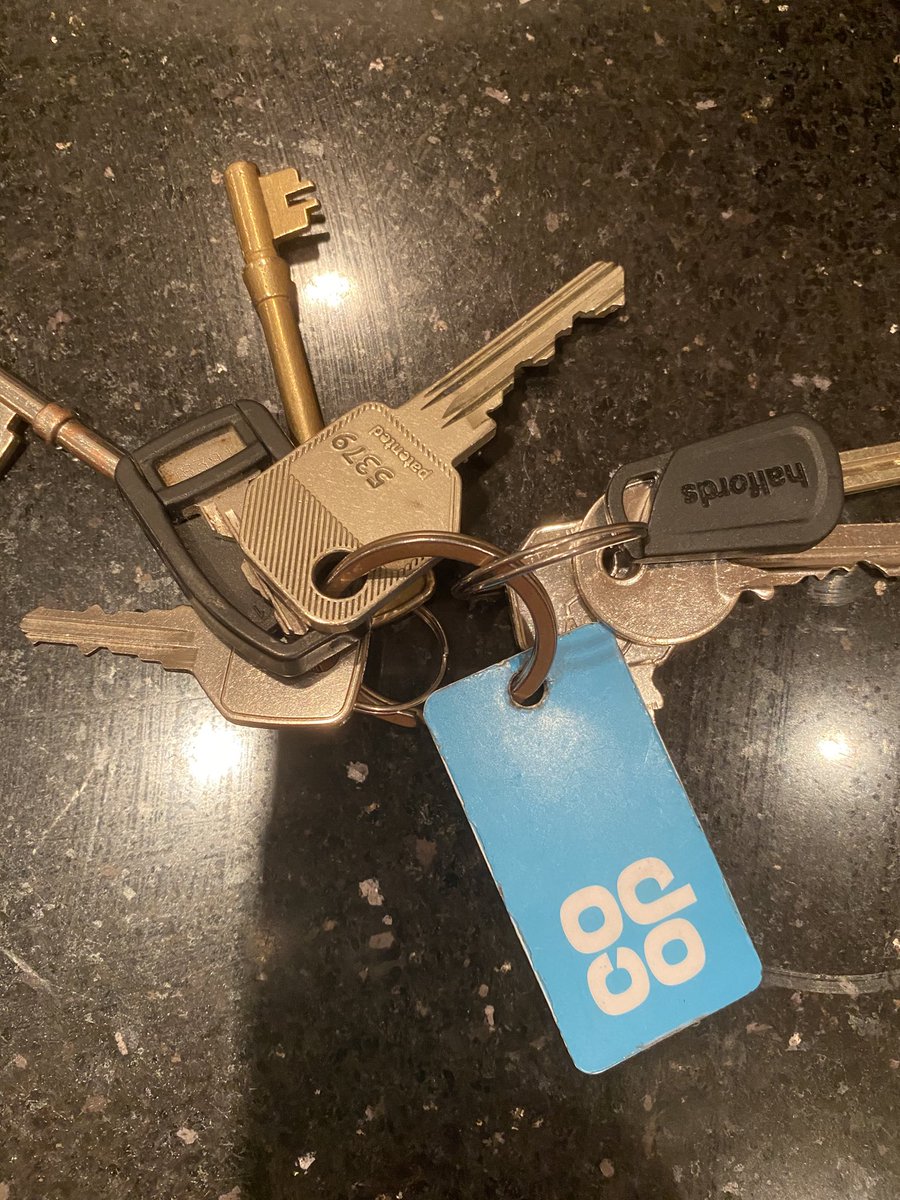 SarahYoungRuns's tweet photo. Let’s found at Hillyfields. @Love_Catford @Love_SE4 @brockley I will take them to the @HillyFieldsCafe tomorrow #foundkeys https://t.co/gcRWqYEBw4