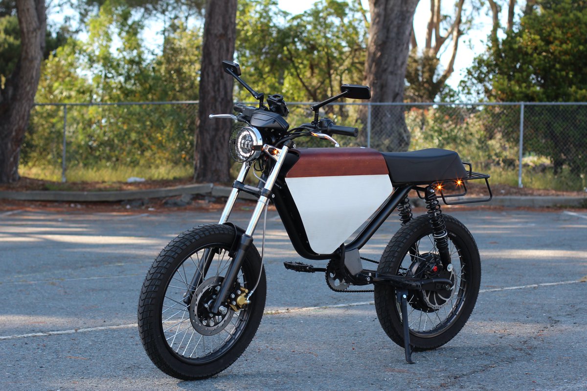 LUMINNO's tweet photo. Our friends at ONYX Motorbikes is offering a #discount on their super-cool ONYX RCR Electric #Mopeds! Use this link to get $100 OFF your purchase! https://t.co/9ZppgsU0vb  #onyxmotorbikes #onyxmopeds #onyxrcr #ebike #ElectricVehicle #ZeroEmissions #electricbike #motorbike #deal https://t.co/HXOzDqc9GR