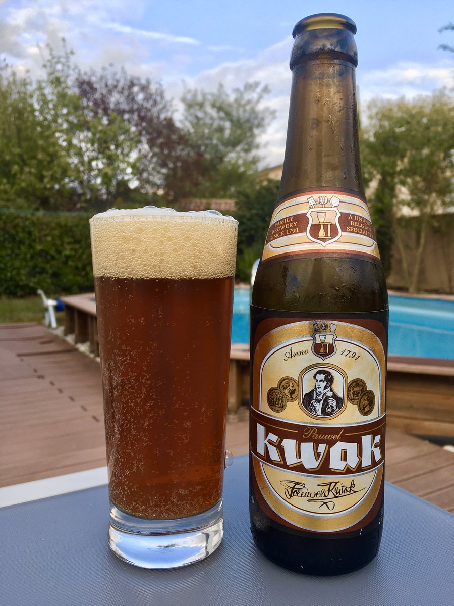 JdJCantalejo's tweet photo. 4th stage of the #Touroftheclassicbeers #Kwak #biere #beer from #BrasserieBosteels ...really love this one and the banana and chocolate cake aromas... incognito glassware this time from @dawkinsales (possibly) as got in a razzia during an @EastBrisBrew many years ago #oddholiday https://t.co/dquTSNz6Kf