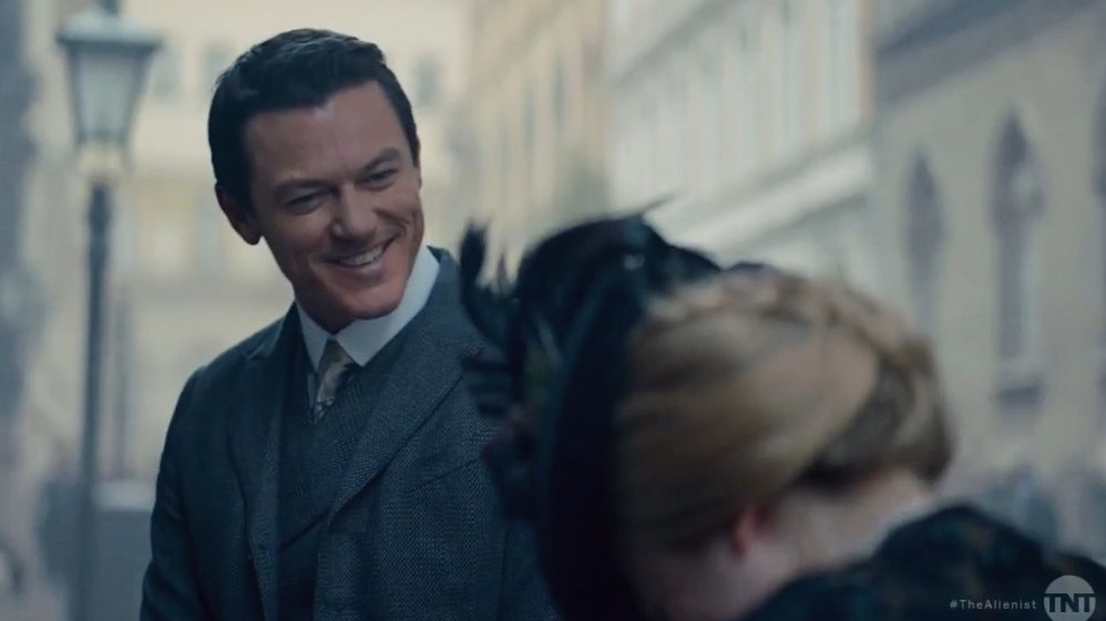 John Moore was all like "will you marry me? lol... just kidding... unless..." #TheAlienist  