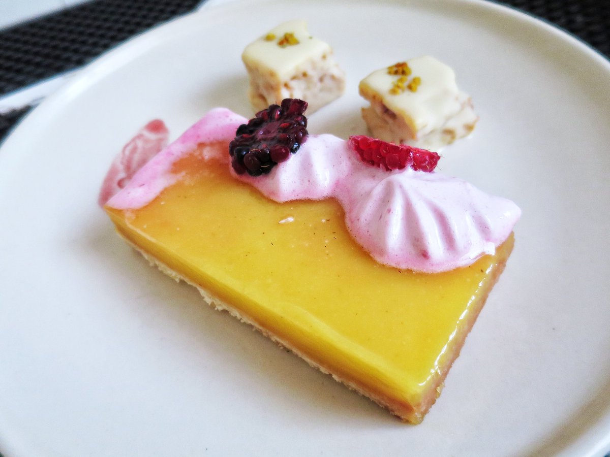Dapper Diner (@thedapperdiner) on Twitter photo Afternoon snacking... Lemon bar w/shortbread cookie & berry meringue and honeycomb brittle w/white chocolate & bee pollen <a href="/RichTable/">Rich Table</a> To-Go Afternoon snacking... Lemon bar w/shortbread cookie & berry meringue and honeycomb brittle w/white chocolate & bee pollen <a href="/RichTable/">Rich Table</a> To-Go