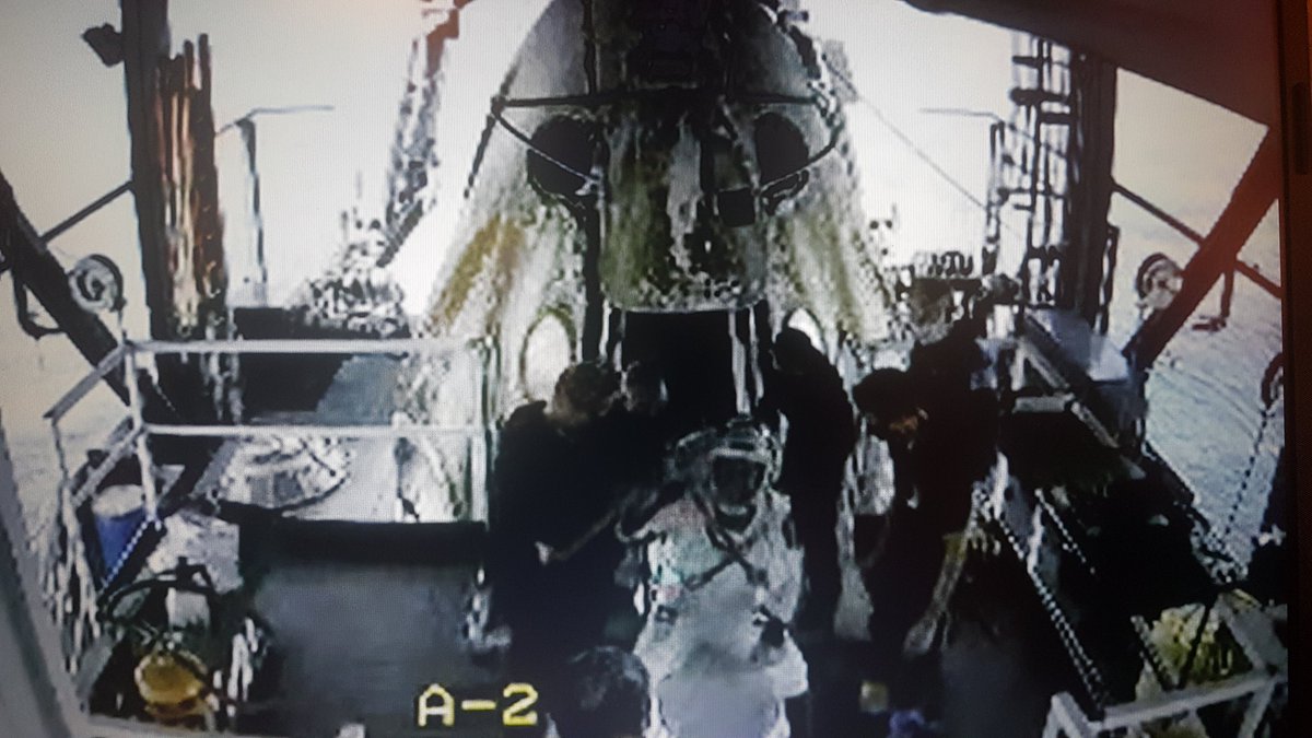 bertuanna's tweet photo. @AstroBehnken @Astro_Doug https://t.co/BCdOKS0v1r
