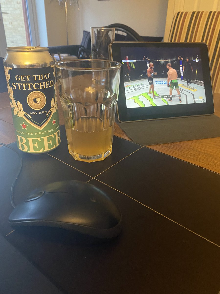 Tony_Greenwood1's tweet photo. Causal night catching up on work stuff and last nights #ufc with some #getthatstitched
Vanatta vs Green is a great knock
@FightDisciples https://t.co/BteN9SbVOH