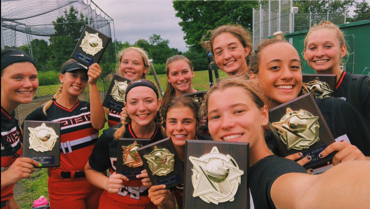 reign_softball's tweet photo. Champions !!!!🏆 https://t.co/qcbYqJNwtl
