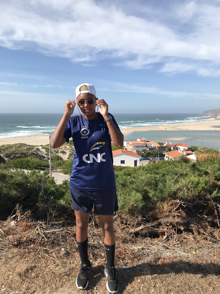 Deeh_15's tweet photo. Toda positividade remando contra a maré 🎶🤞🏾🙏🏽🌊🥰🇵🇹 https://t.co/PNfT8WIzxS