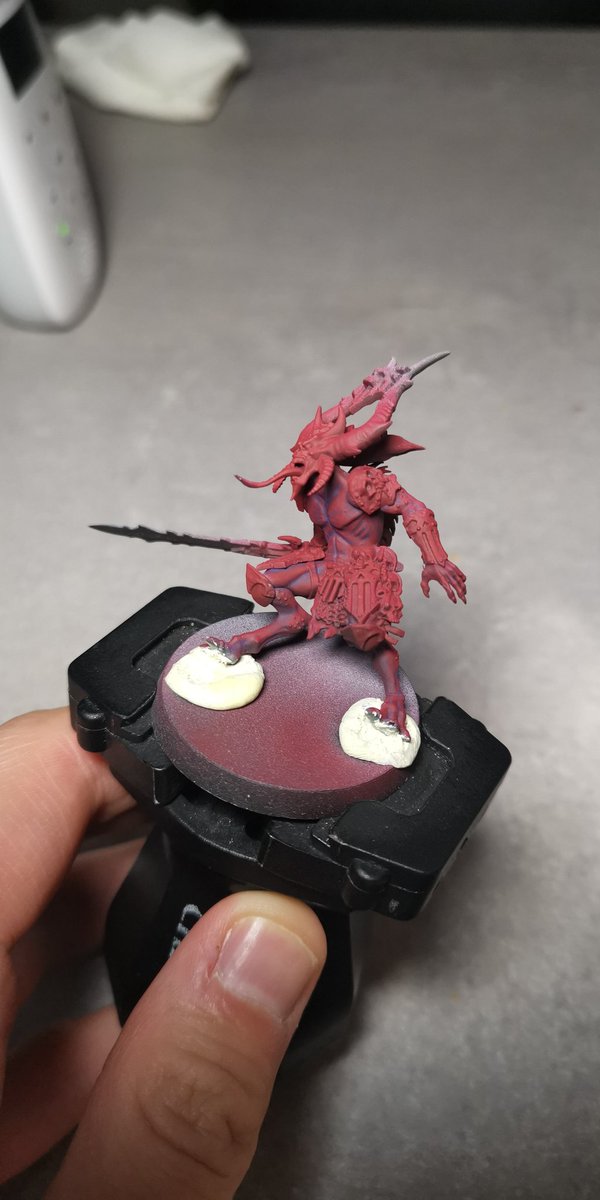 damonrafael's tweet photo. Still hadn't a chance to take pictures of the bloodthirster, but I made a start on the #Bloodmaster! Shades done, started the first highlight. Hope you like it ;-) #warmongers #parentpainters https://t.co/gyh6QudaB6