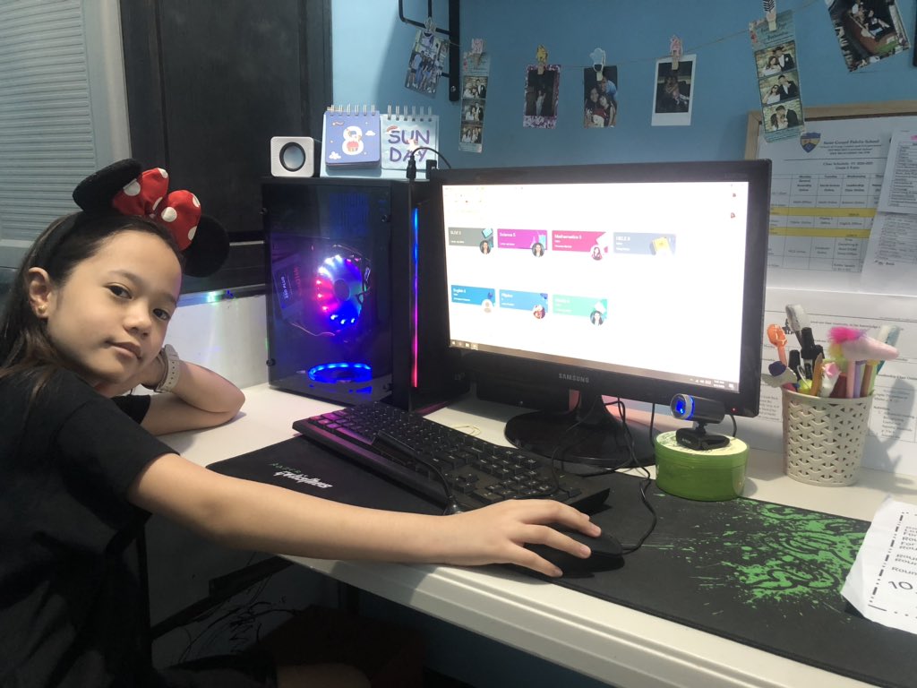 chinmndza's tweet photo. First day!!! ❤️ #newnormal #newschool #sgfs https://t.co/UnmBehNrQH