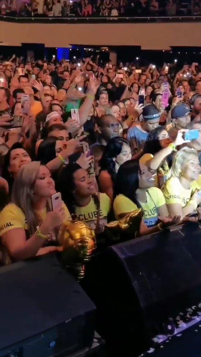 fcoreprise's tweet photo. Saudades dos shows😢😢
@sorrisomaroto 
@MaraCor82769390 
@LaydianeSilva8 https://t.co/fap5djAQha
