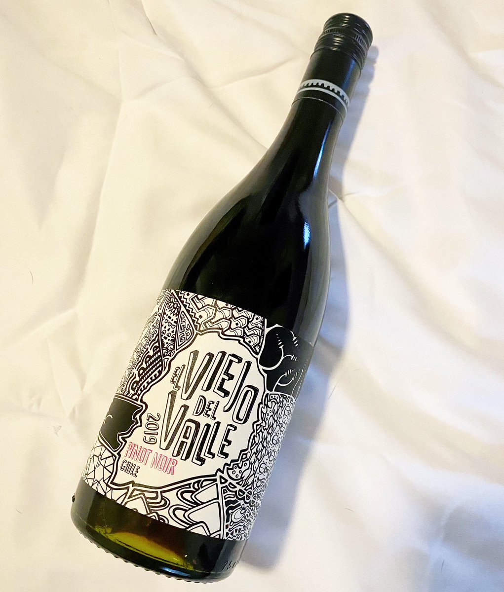 What’s your Sunday wine of choice? We’re remembering the 2019 El Viejo del Valle Pinot Noir from Chile featured in episode 115.