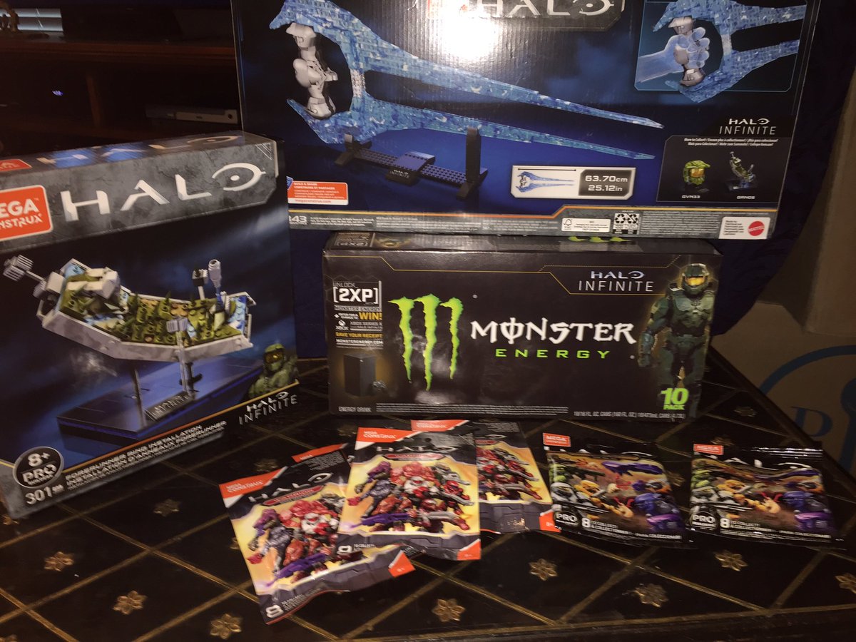 JohnOnTheDrift's tweet photo. Successful @MegaConstrux hunt w/ my cub today @Target (Forerunner Ring, Energy Sword) & @Walmart (Warrior bling bags 🤷♂️ & @Halo Infinite @MonsterEnergy 😜)...celebrated w/ a root beer float back at the den 😎. #megaconstrux #halohunt https://t.co/eKJr3xkVZE