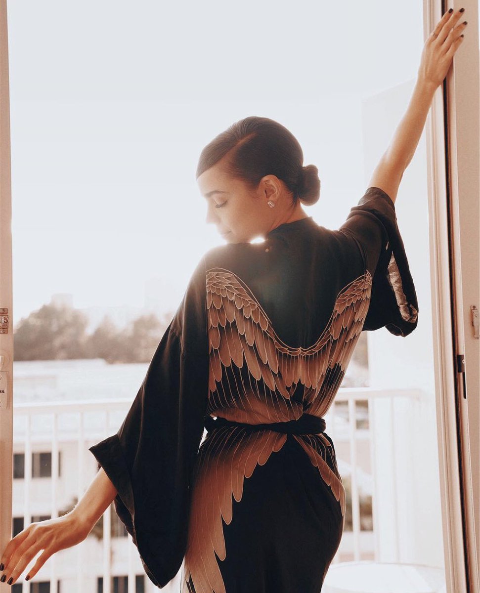 _itssofiarp's tweet photo. 𝑂𝑛 𝑎𝑖𝑚𝑒 𝑑’𝑎𝑏𝑜𝑟𝑑 𝑝𝑎𝑟 𝘩𝑎𝑠𝑎𝑟𝑑, 𝑃𝑎𝑟 𝑗𝑒𝑢, 𝑝𝑎𝑟 𝑐𝑢𝑟𝑖𝑜𝑠𝑖𝑡𝑒́, 𝑃𝑜𝑢𝑟 𝑎𝑣𝑜𝑖𝑟 𝑑𝑎𝑛𝑠 𝑢𝑛 𝑟𝑒𝑔𝑎𝑟𝑑 𝑙𝑢 𝑑𝑒𝑠 𝑝𝑜𝑠𝑠𝑖𝑏𝑖𝑙𝑖𝑡𝑒́𝑠.

         #𝑆𝑒𝑑𝑢𝑐𝑡𝑖𝑣𝑒𝑆𝑢𝑛𝑑𝑎𝑦 https://t.co/HvezTl9pnv