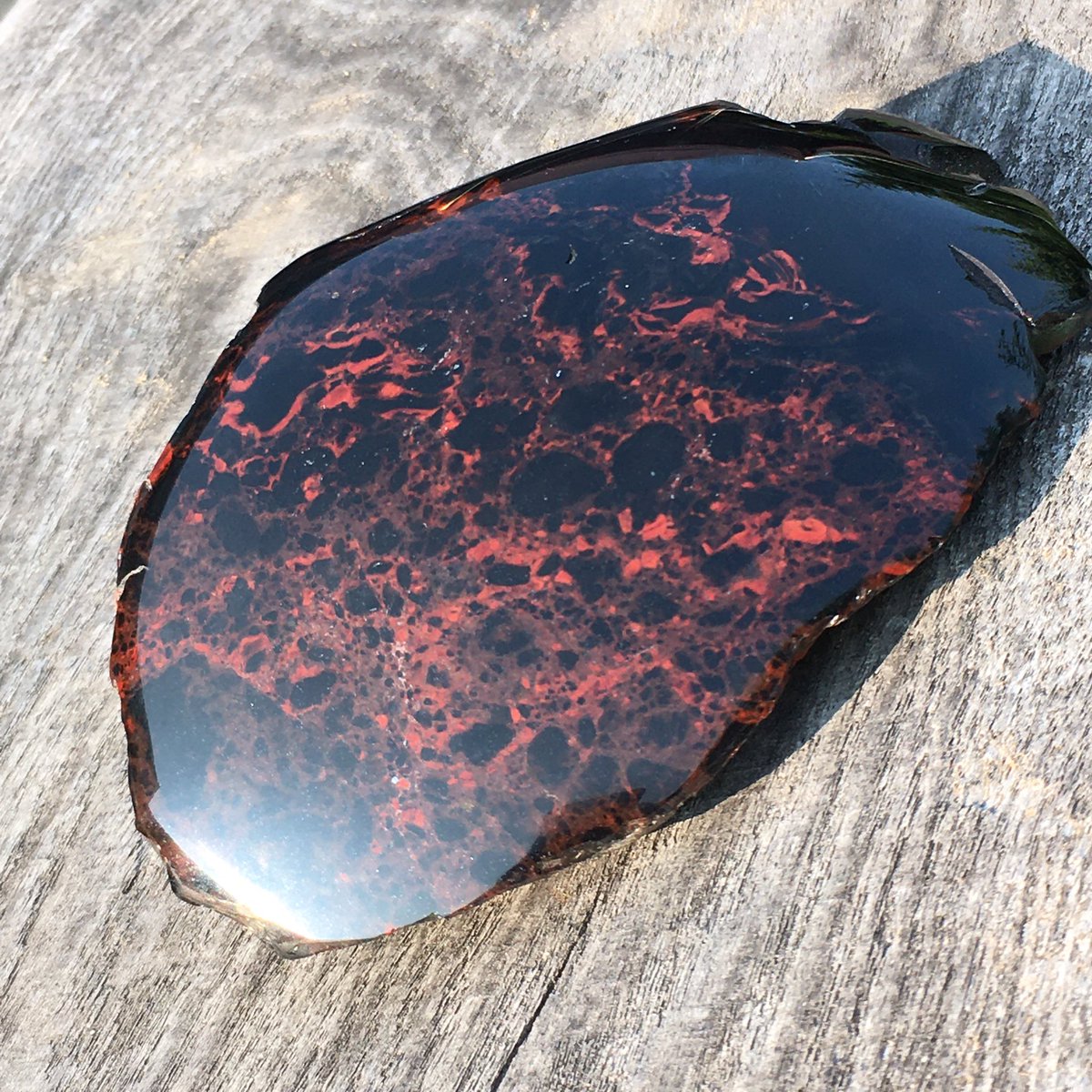 国内最大の黒曜石原産地、北海道遠軽町白滝、その黒曜石は、白滝