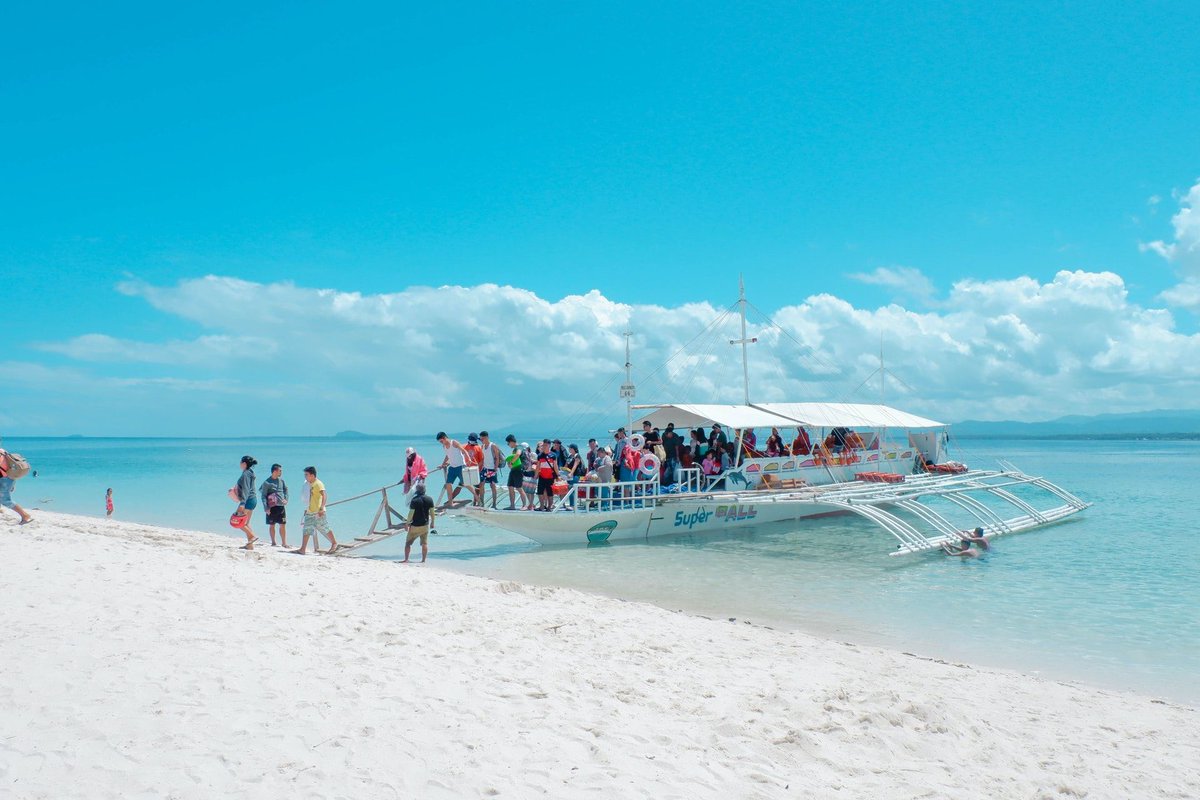 andersencristy's tweet photo. The perfect place to forget your worries and hustle of city life. #island #beach #white sand #swim #relax #enjoy #swimming #diving #fishing #boating https://t.co/8Q6tIqet54 https://t.co/1M5psrUAST