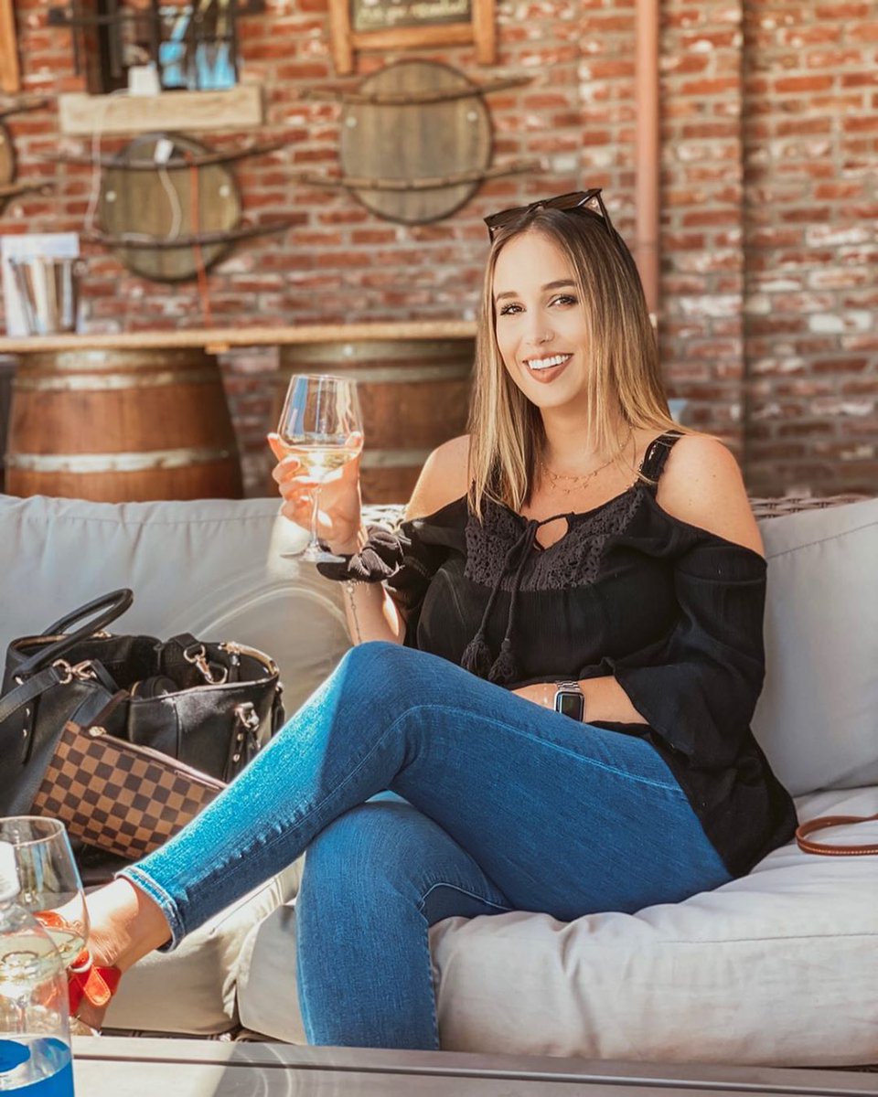 RubinoEstates's tweet photo. Cheers to everyone. We hope you had as wonderful of a weekend as @jessicawilsonn! 🍷

#rubinoestates #rubinoestateswinery #winetasting #drinklocal #livermorevalley #livermorewinecountry #winecountry #bayareawines https://t.co/RWufhvxyx6