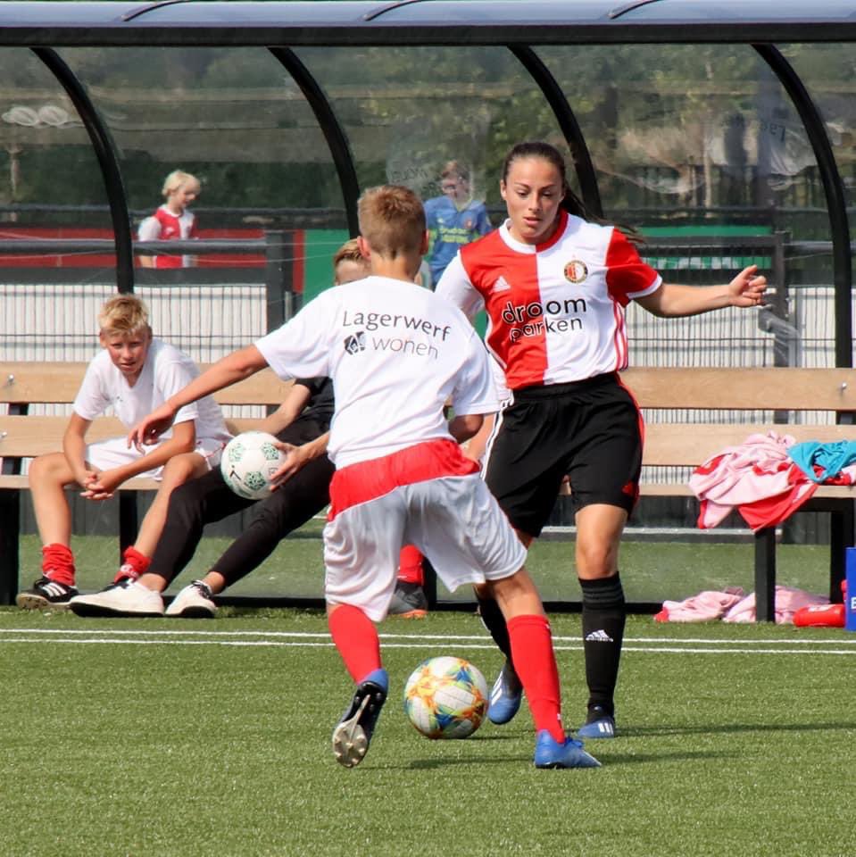 Eerste wedstrijd met de Feyenoord Beloften afgesloten met een overwinning 5-1. Trots op mn meissie #beloftenfeyenoordvrouwen #DunyaKaradagli