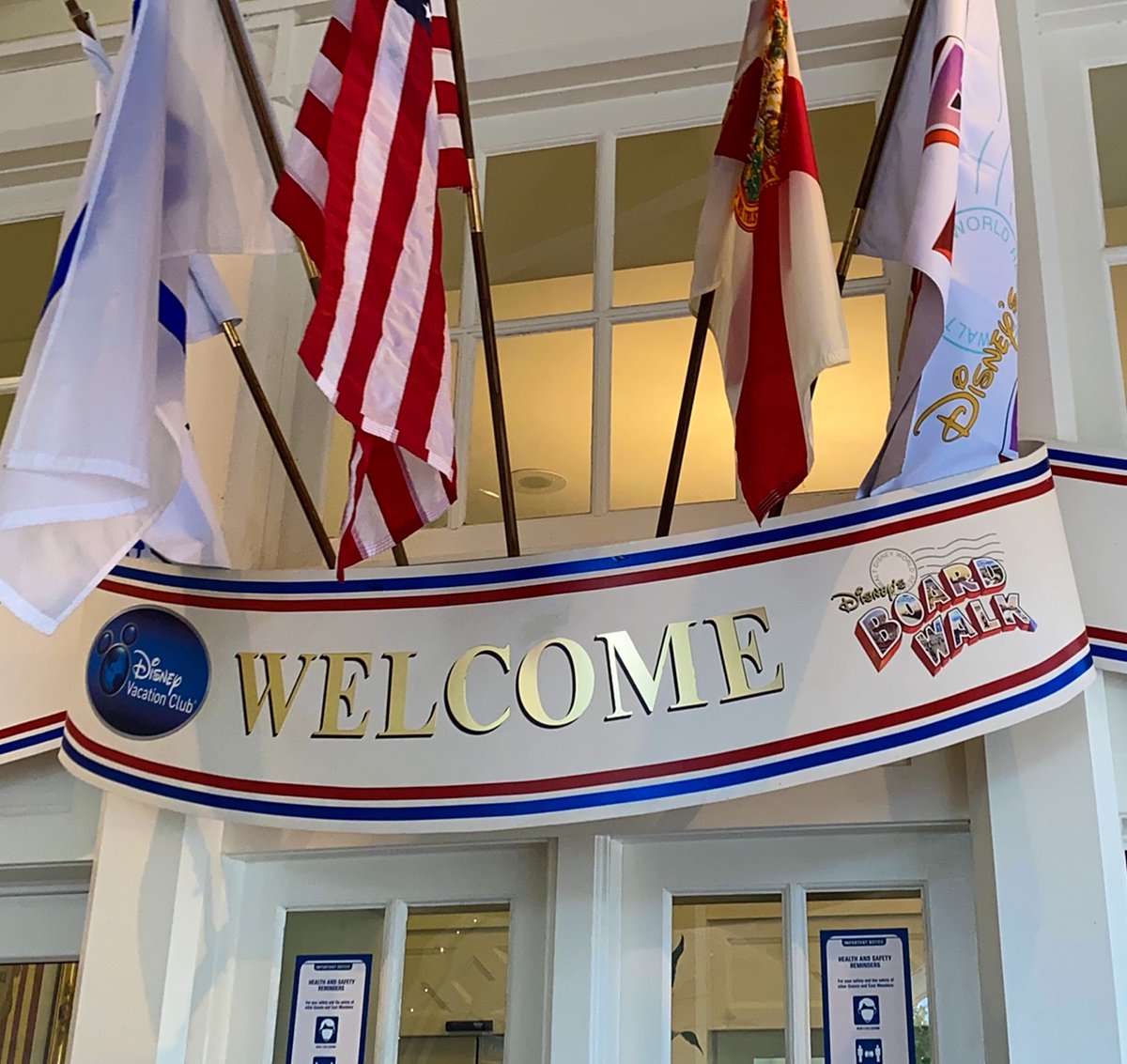 ThemeParkReview's tweet photo. Also, I should mention that we are here on our own. This is not a media event, no one is paying us to be here or giving us anything for free. We are here to support our Orlando resorts because they need as much support as possible right now. https://t.co/L3rHFdjdiy