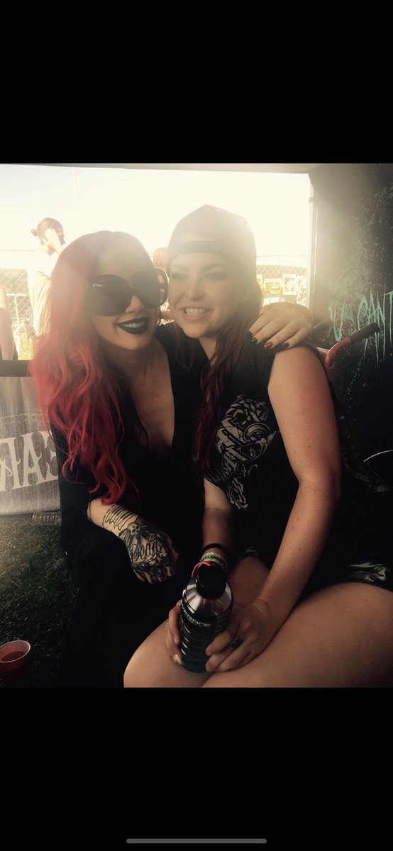 jonkerrz's tweet photo. The first time I met @Ash_Costello on warped tour. Such a good memory and a fun day with my besties 🖤❤️🤘🏻 https://t.co/PDr4gv4Qdp