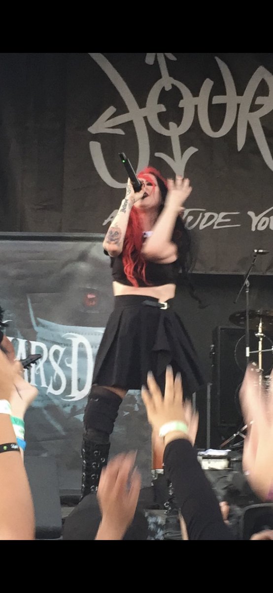 jonkerrz's tweet photo. The first time I met @Ash_Costello on warped tour. Such a good memory and a fun day with my besties 🖤❤️🤘🏻 https://t.co/PDr4gv4Qdp
