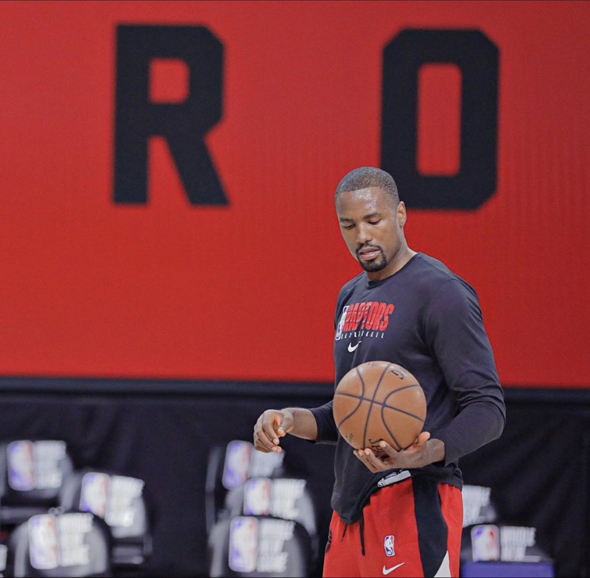 sergeibaka's tweet photo. 🏀👀 https://t.co/3wvO4adUJH